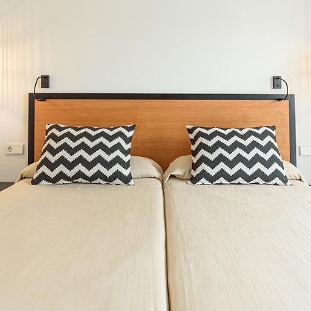 Fergus Conil Park Hotel โกนิล เด ลาฟรอนเตรา ภายนอก รูปภาพ