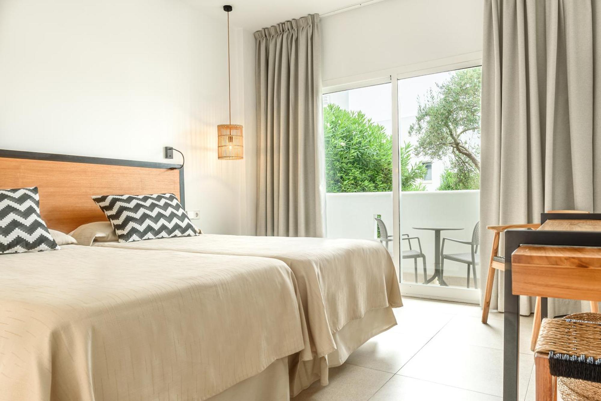 Fergus Conil Park Hotel โกนิล เด ลาฟรอนเตรา ภายนอก รูปภาพ