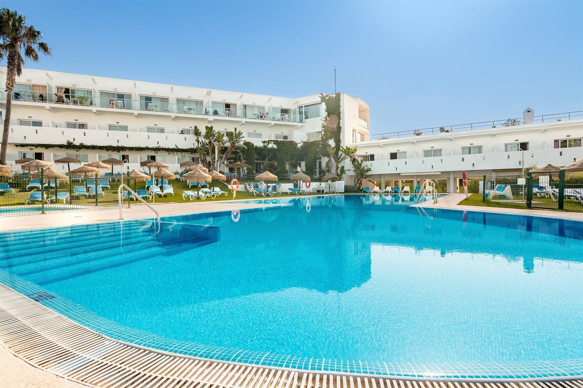 Fergus Conil Park Hotel โกนิล เด ลาฟรอนเตรา ภายนอก รูปภาพ